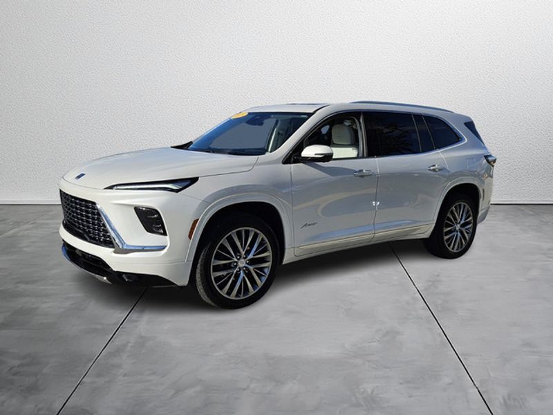 2025 Buick Enclave Avenir photo 2