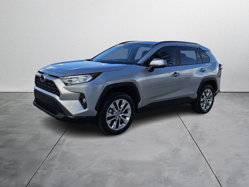 2021 Toyota RAV4 XLE Premium photo 2