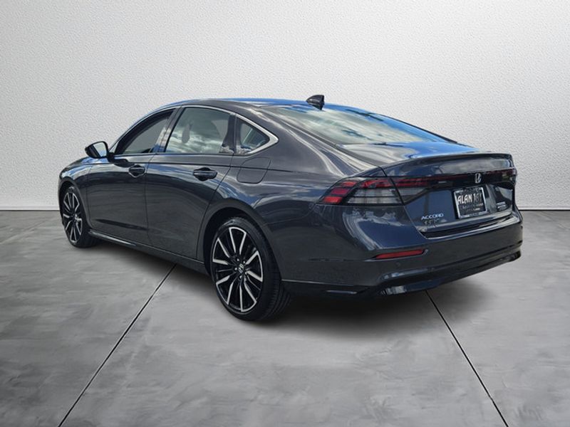 2025 Honda Accord Hybrid Touring photo 3