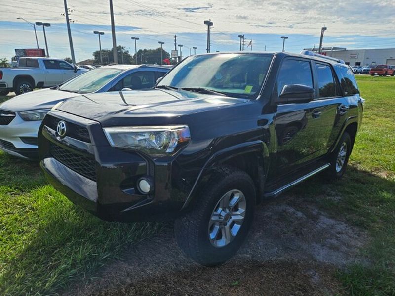 2018 Toyota 4Runner SR5 photo 3