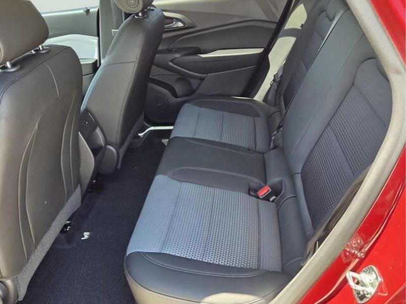 2025 Chevrolet Trax LT - Photo 13