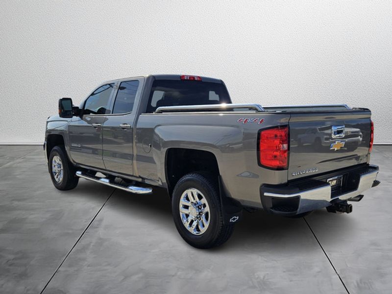 2017 Chevrolet Silverado 2500HD LT photo 3