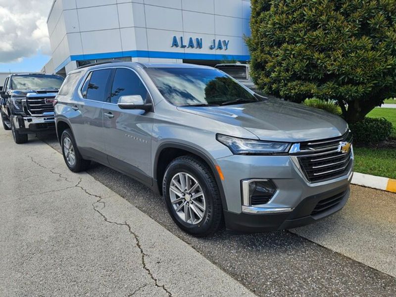 2023 Chevrolet Traverse Cloth photo 3