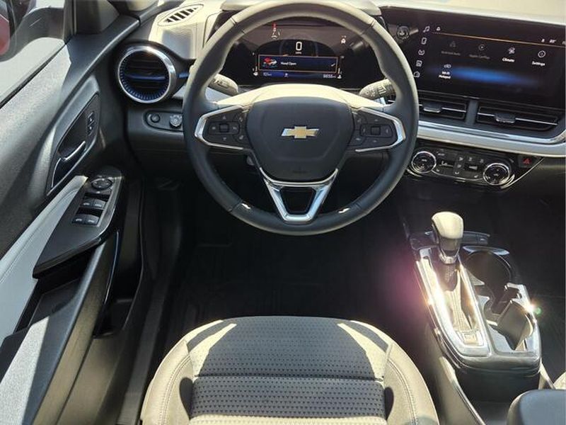 2025 Chevrolet Trax LT - Photo 14