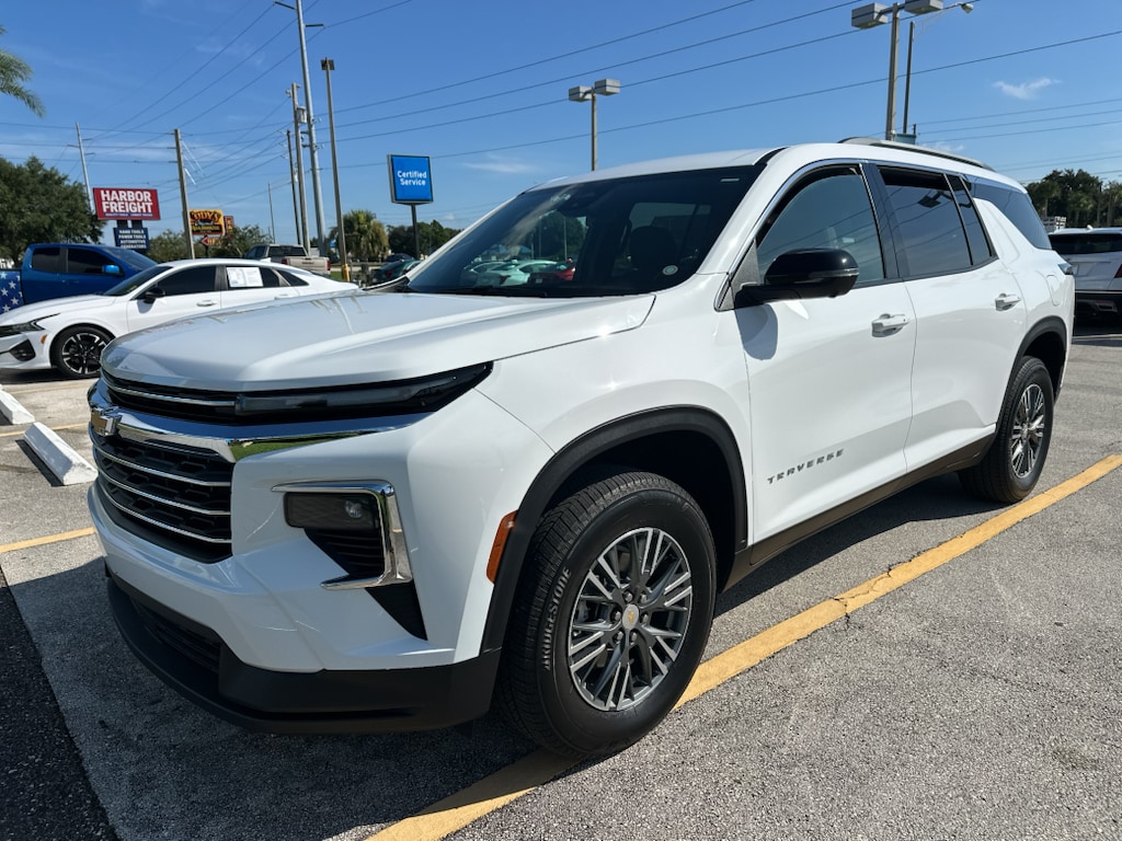 Used 2025 Chevrolet Traverse LT SUV