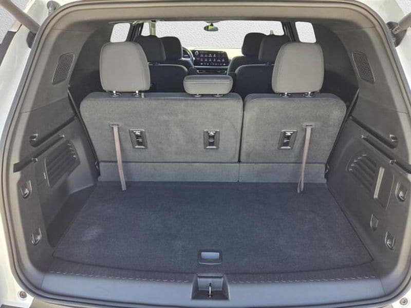 2025 Chevrolet Traverse LT - Photo 18