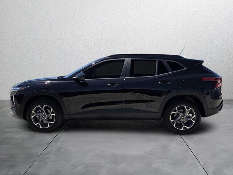 2026 Chevrolet Trax LT - Photo 2