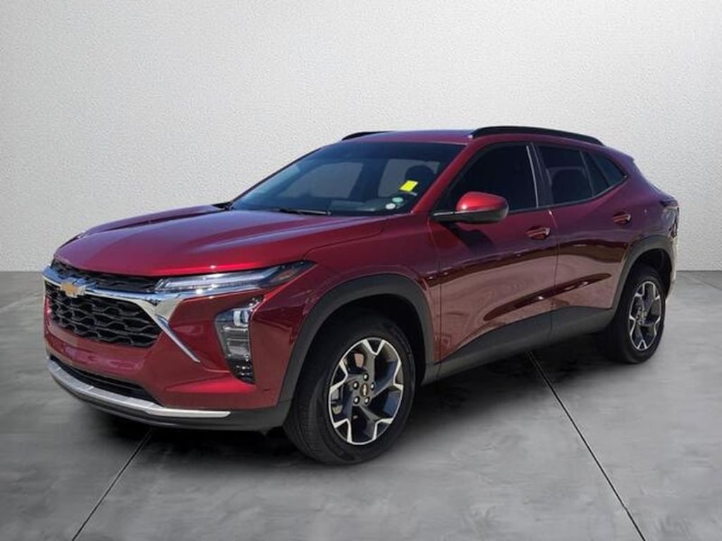 Used 2025 Chevrolet Trax LT SUV