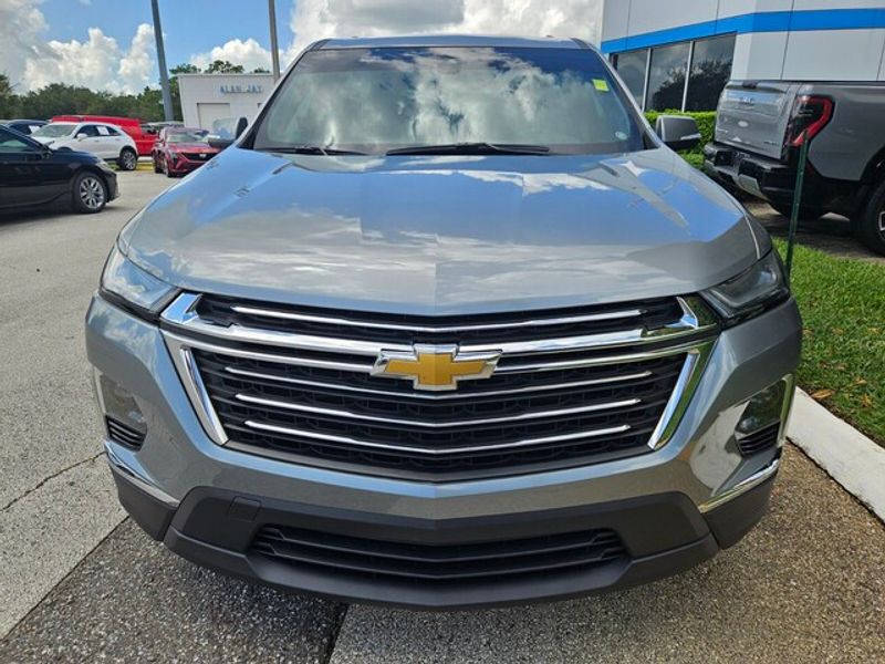 2023 Chevrolet Traverse Cloth photo 2