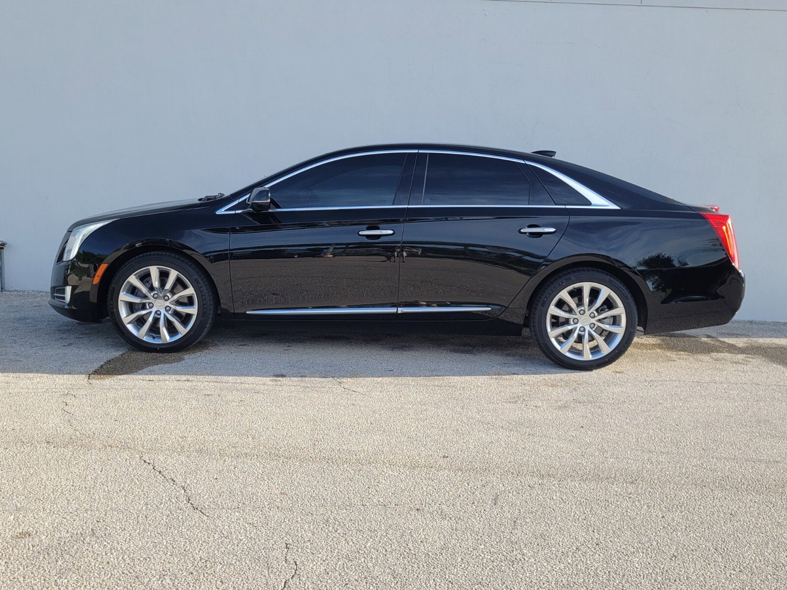 Used 2017 Cadillac XTS Luxury with VIN 2G61M5S36H9110567 for sale in Sebring, FL