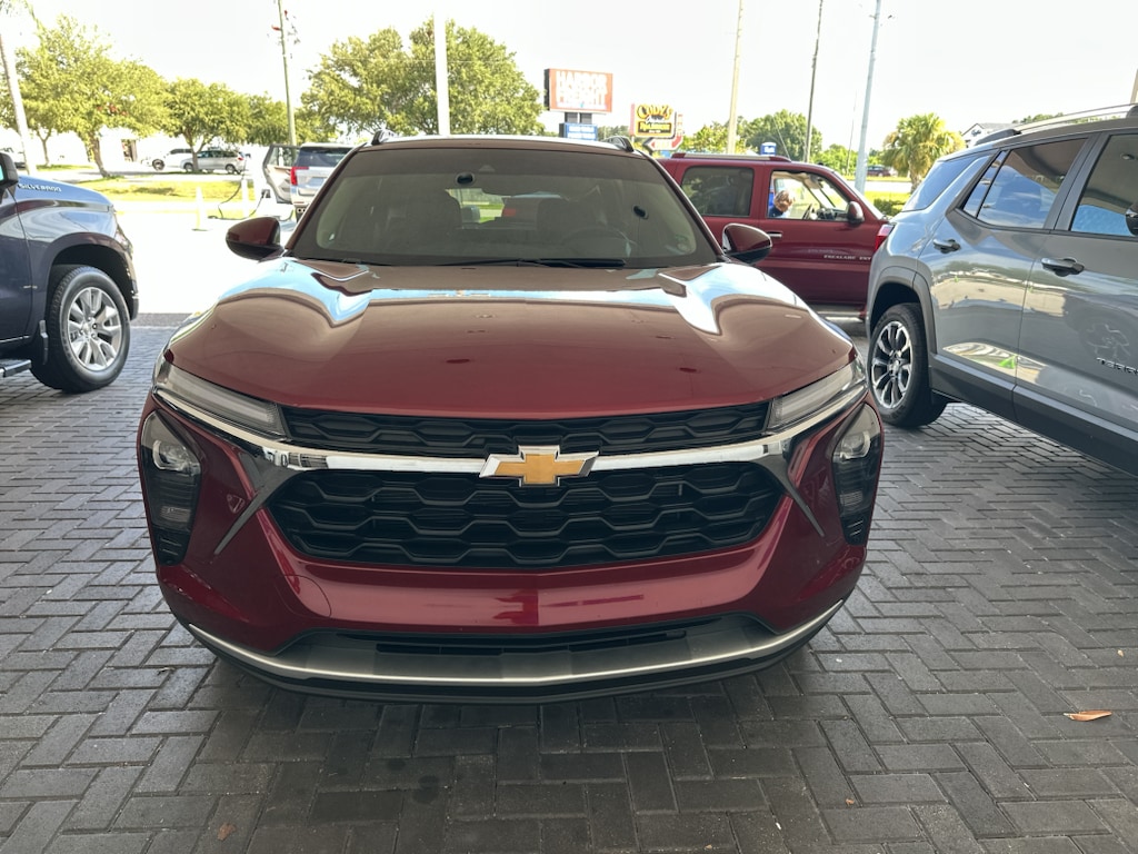 Used 2025 Chevrolet Trax LT SUV