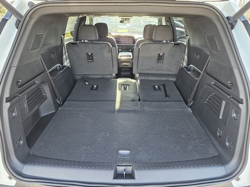 2026 Chevrolet Traverse LT - Photo 11