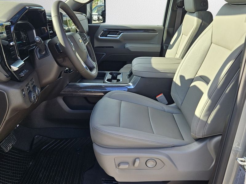 2026 Chevrolet Silverado 3500 HD LTZ - Photo 7
