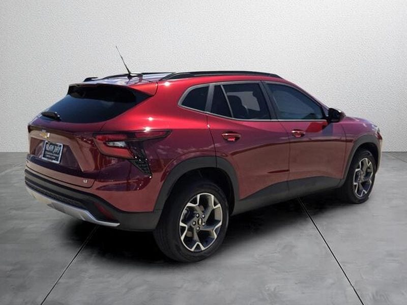 2025 Chevrolet Trax LT - Photo 7