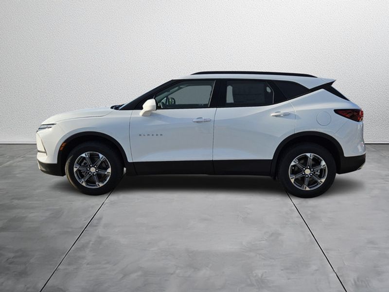 2025 Chevrolet Blazer 2LT photo 2