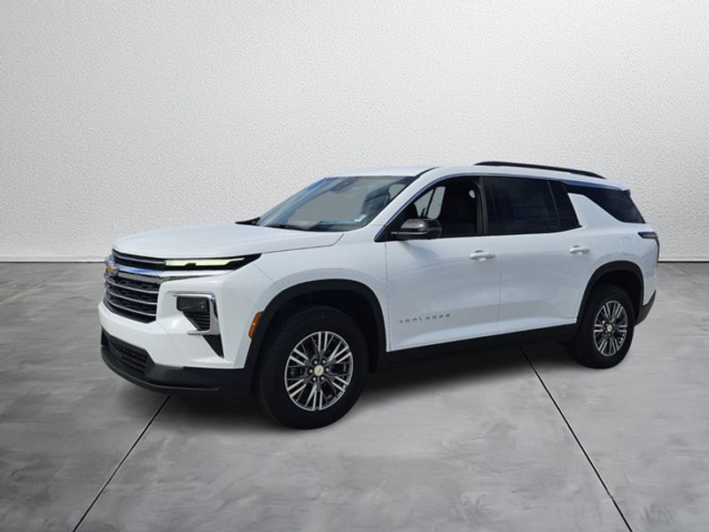 2026 Chevrolet Traverse photo 2