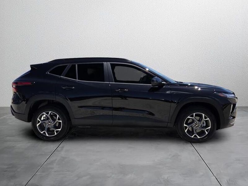 2026 Chevrolet Trax LT - Photo 6