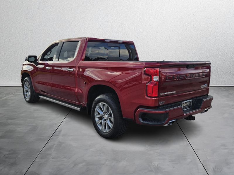 2022 Chevrolet Silverado 1500 High Country photo 3