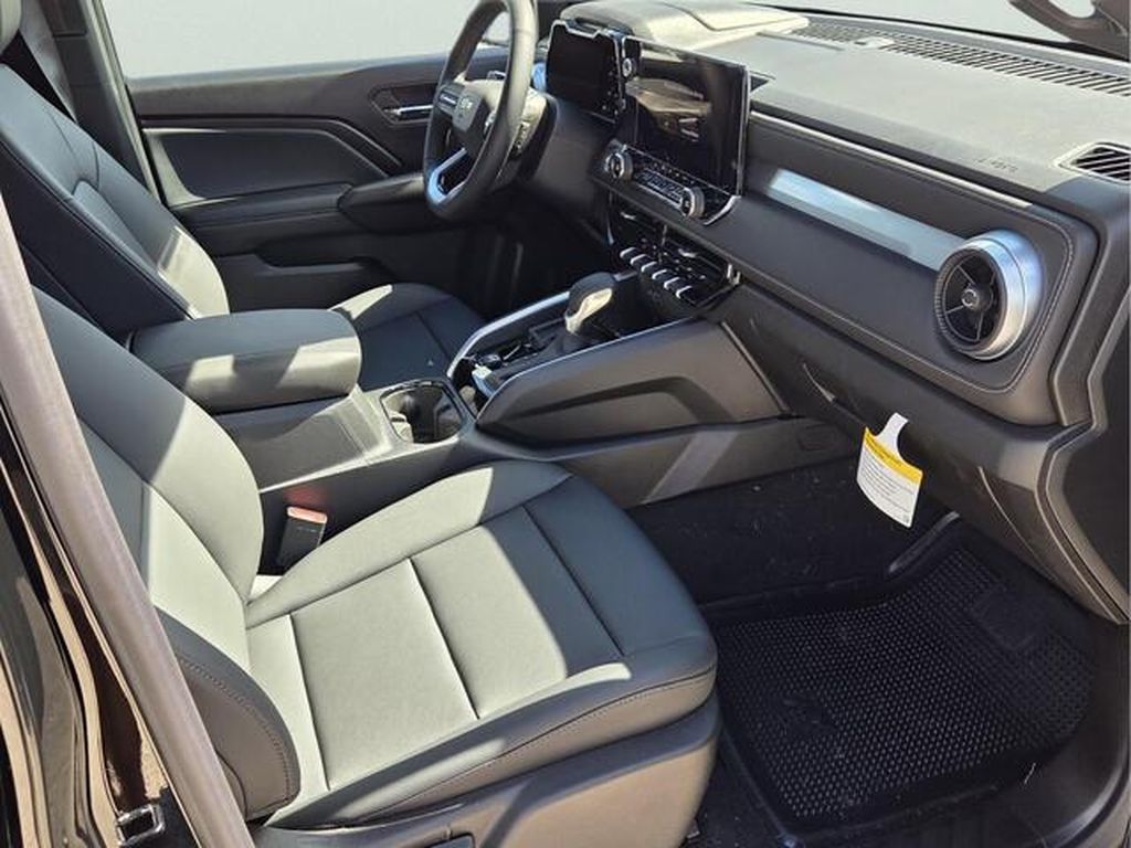 2026 Chevrolet Colorado LT - Photo 18