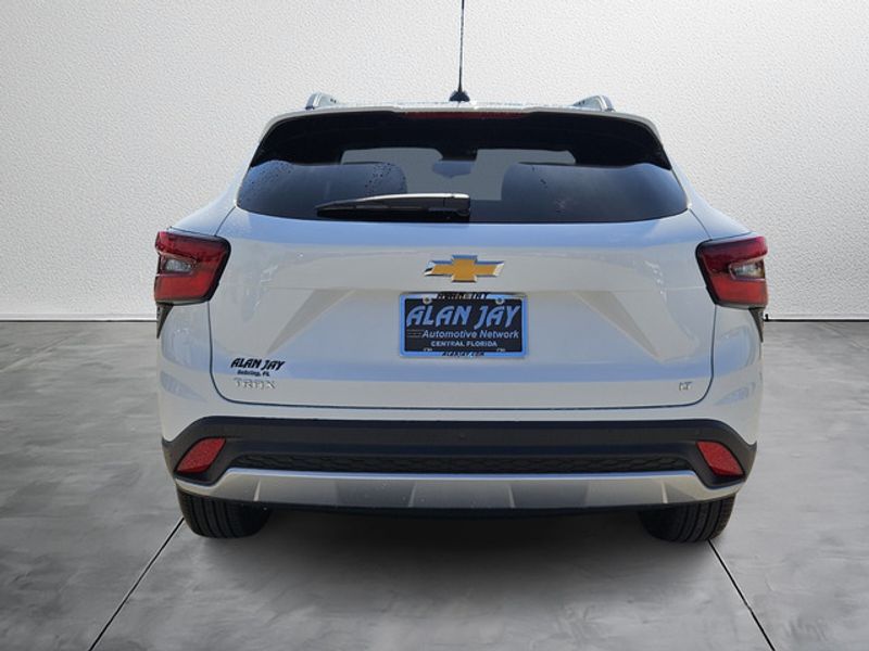 2025 Chevrolet Trax LT photo 4