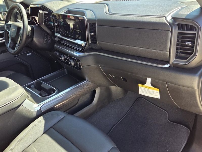 2025 Chevrolet Silverado 3500HD LTZ - Photo 14