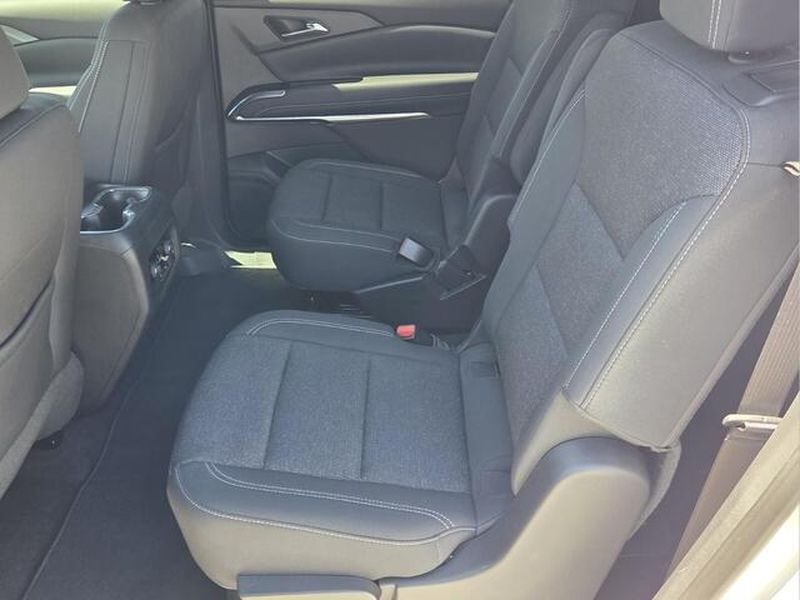 2025 Chevrolet Traverse LT - Photo 13