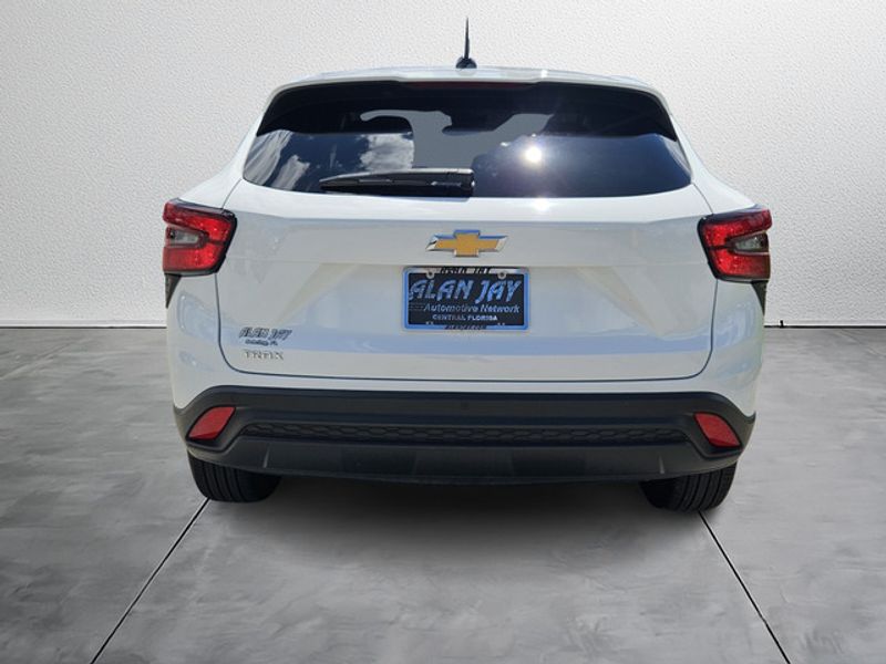 2024 Chevrolet Trax LS photo 4