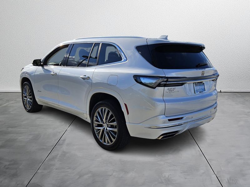 2025 Buick Enclave Avenir photo 4