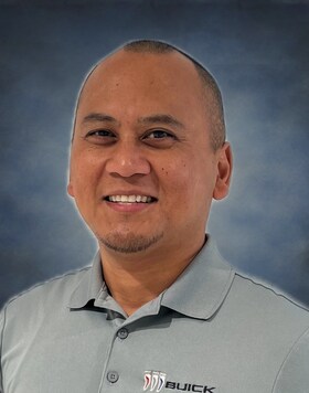 Staff member Ferdinand M. from ID_3dff4b373063