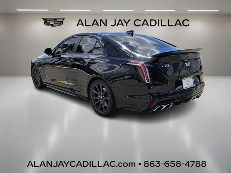 2022 Cadillac CT4 photo 3