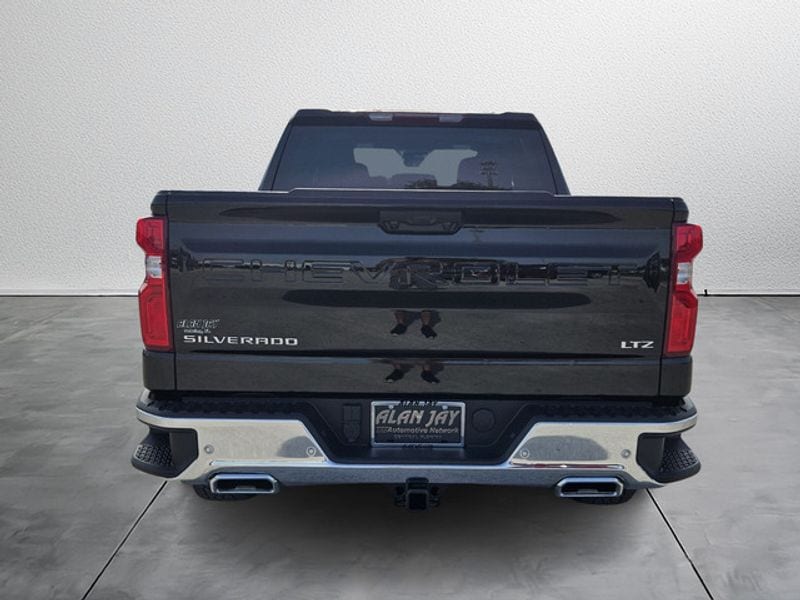 2025 Chevrolet Silverado 1500 LTZ photo 4