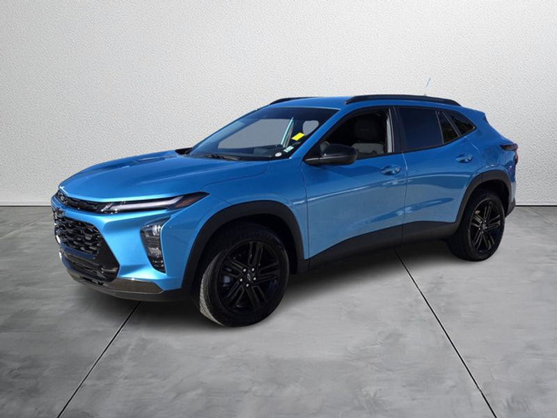 2025 Chevrolet Trax ACTIV photo 2