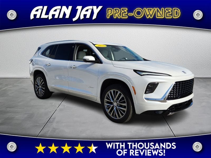 2025 Buick Enclave Avenir's photo