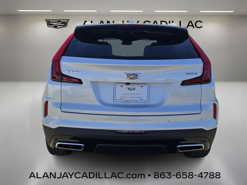 2025 Cadillac XT4 Premium Luxury photo 3