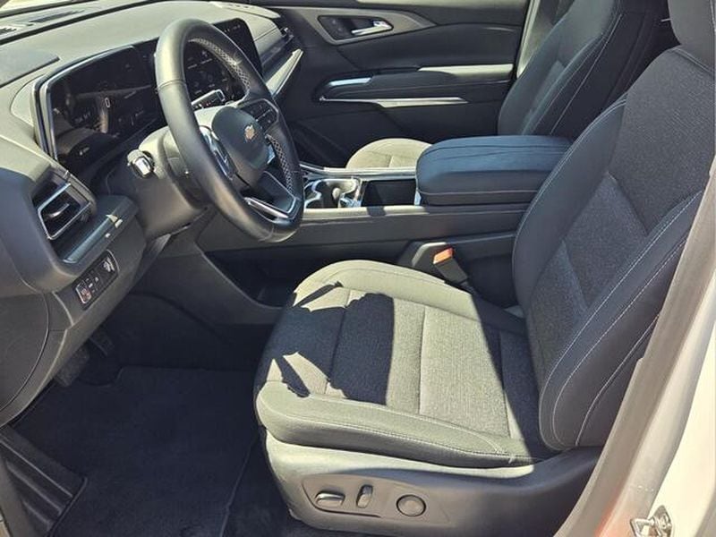 2025 Chevrolet Traverse LT - Photo 12