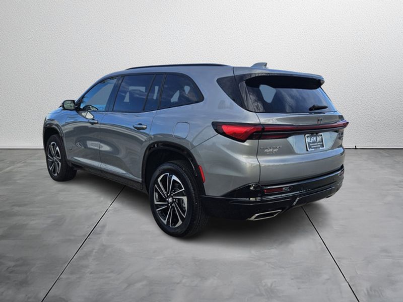 2025 Buick Enclave Sport Touring photo 3