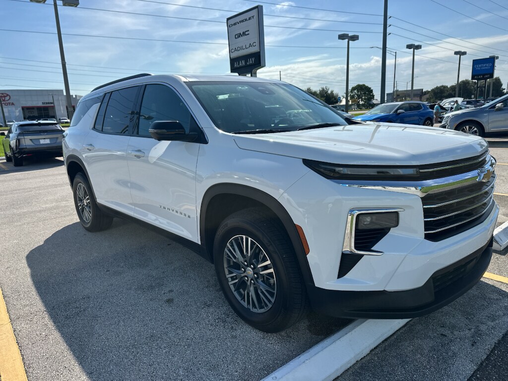 Used 2025 Chevrolet Traverse LT SUV