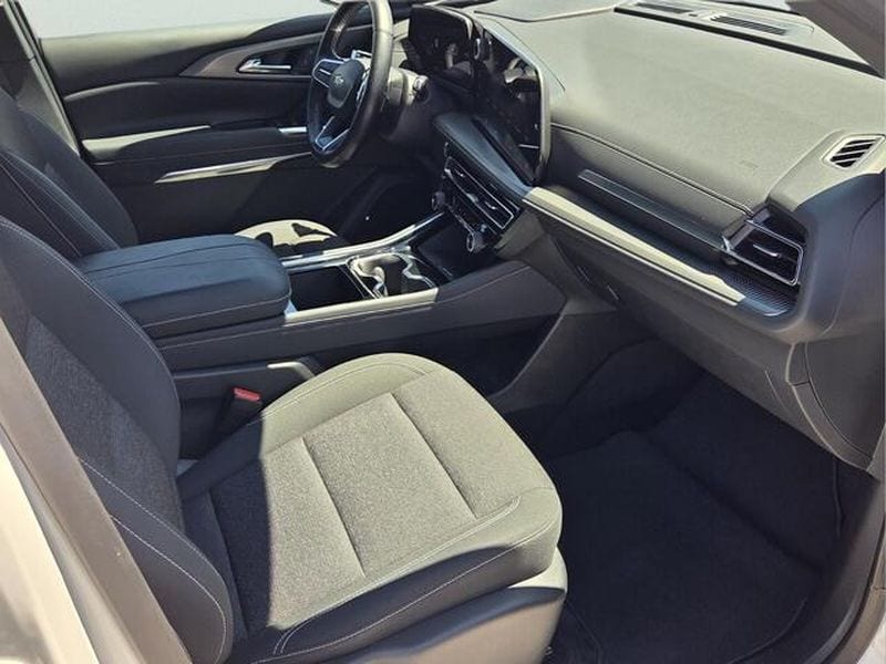 2025 Chevrolet Traverse LT - Photo 21