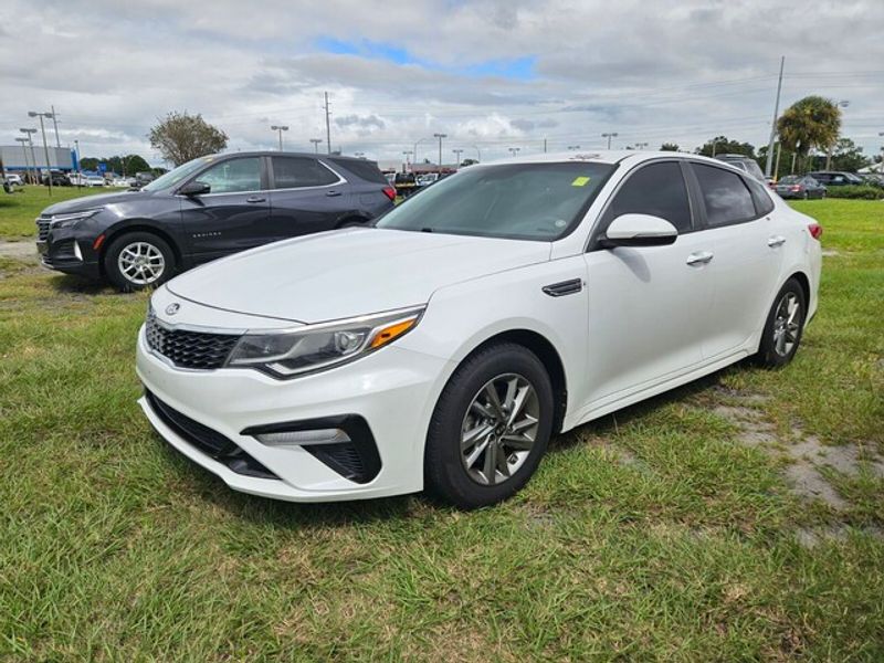 2019 Kia Optima LX photo 3
