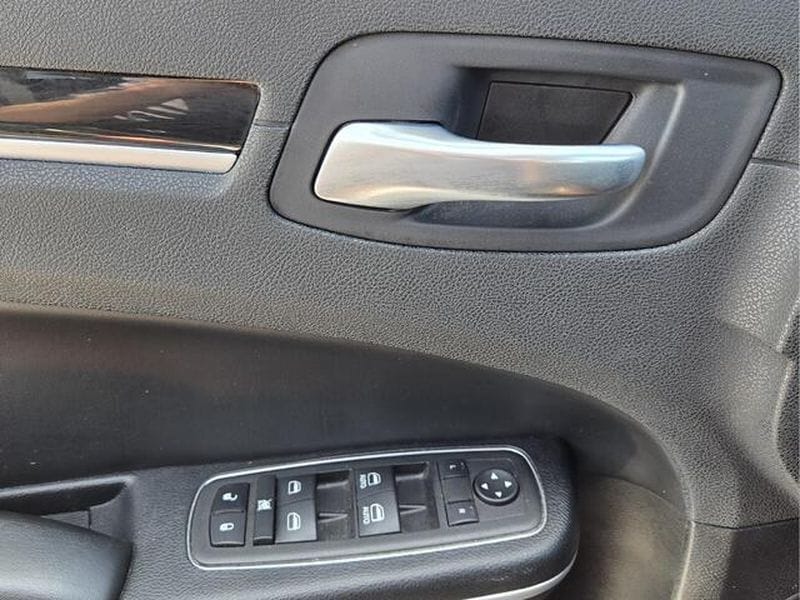 2023 Chrysler 300 Touring L - Photo 20
