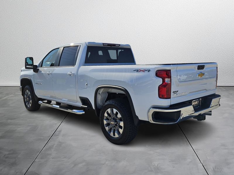 2025 Chevrolet Silverado 2500HD LT photo 3
