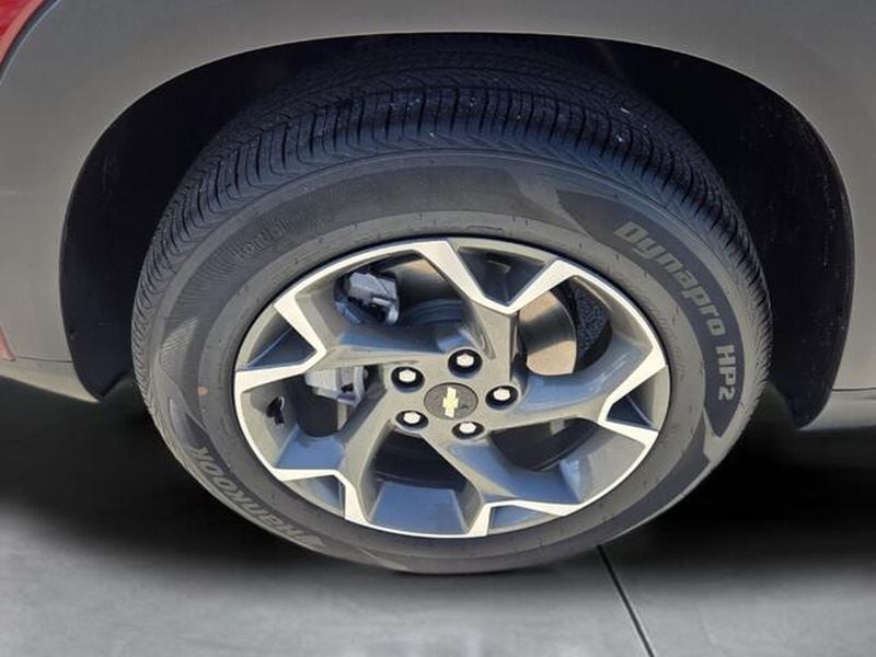 2025 Chevrolet Trax LT - Photo 11