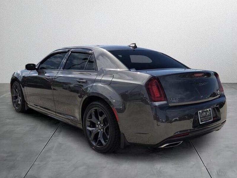 2023 Chrysler 300 Touring L - Photo 3