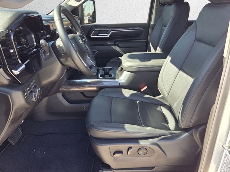 2025 Chevrolet Silverado 3500HD LTZ - Photo 7