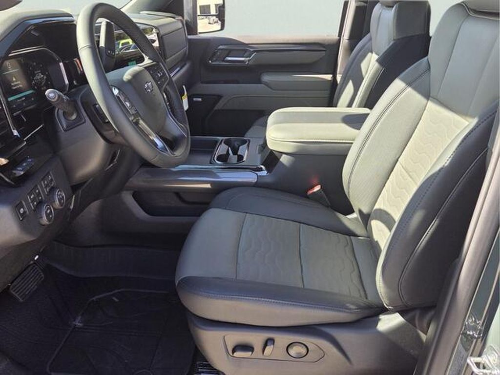 2026 Chevrolet Silverado 2500 HD ZR2 - Photo 11