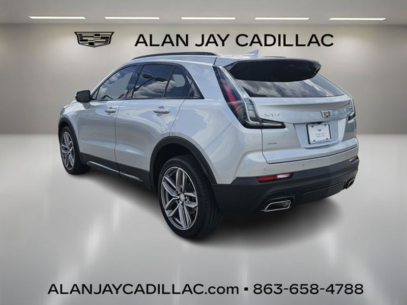 2022 Cadillac XT4 Sport photo 3