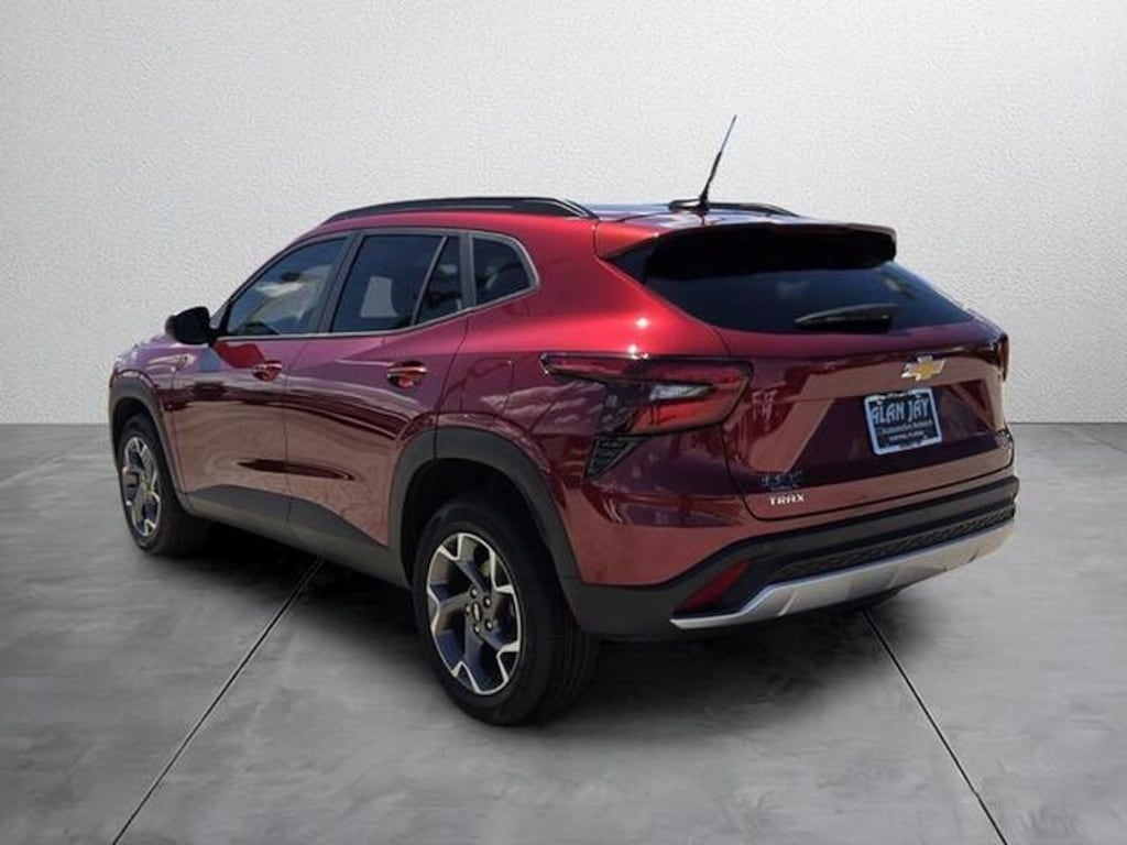 Used 2025 Chevrolet Trax LT SUV