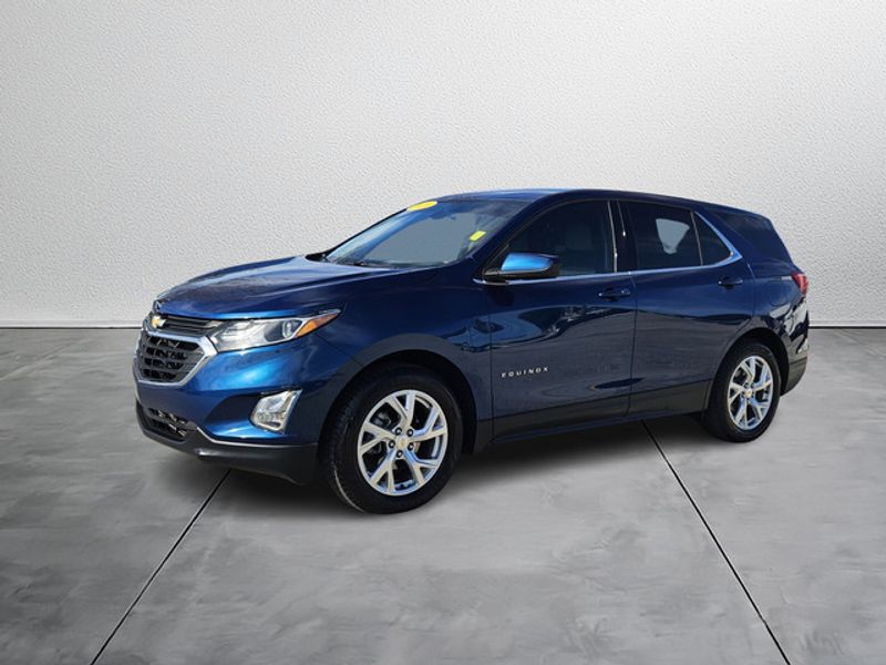 2020 Chevrolet Equinox LT photo 2