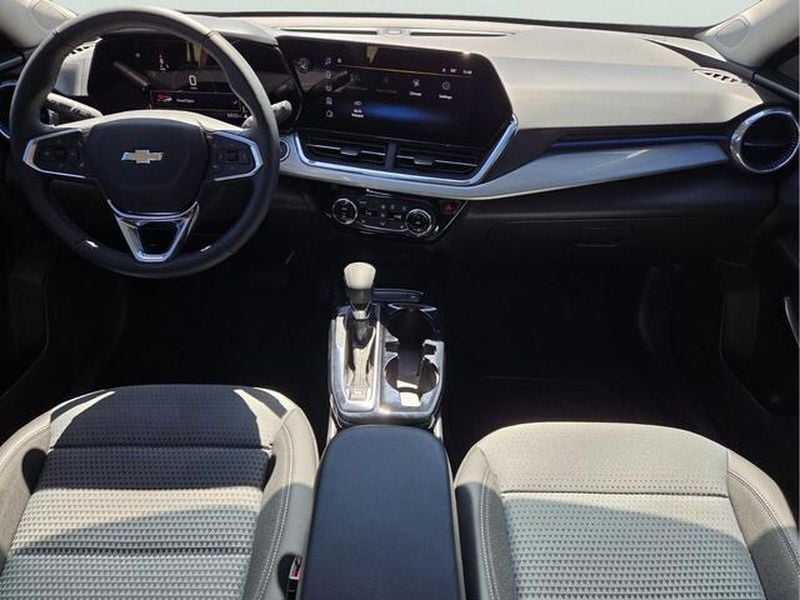 2025 Chevrolet Trax LT - Photo 15