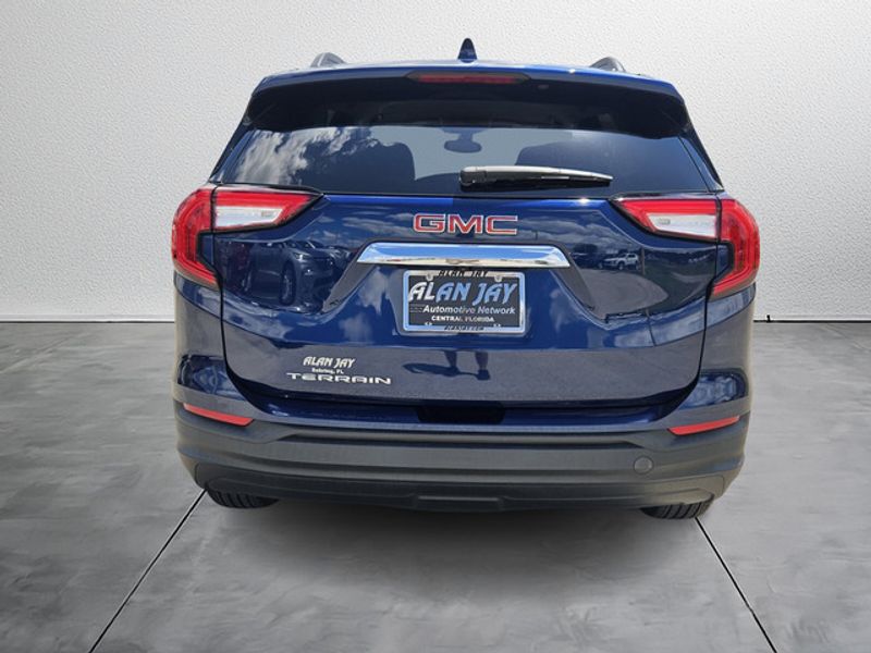 2022 Gmc Terrain SLE photo 3